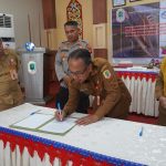 GELAR PENANDATANGANAN PAKTA INTEGRITAS DAN KOMITMEN BERSAMA, PEMERINTAH KABUPATEN KAPUAS HULU BERKOMITMEN MELAKSANAKAN SISTEM PENERIMAAN MURID BARU YANG OBJEKTIF TRANSPARAN AKUNTABEL BERKEADILAN DAN TANPA DISKRIMINASI